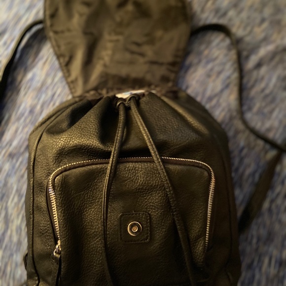 Backpack - Picture 2 of 3